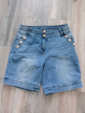 Ashley Stewart Light Blue Denim Button-Front Shorts with Gold Button women’s 14